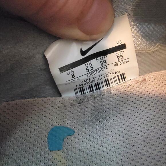 Nike Epic React Flyknit Platinum Beige Sneakers AQ0070-014 Size 8 Womens - Picture 8 of 8